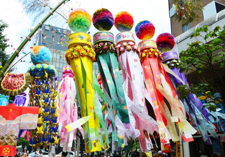 🌟🎋仙台七夕2025の情報を発信中🎋🌟 今年も仙台七夕の季節が 近づいてきました🙌💓 今回は、 『仙台七夕まつりってどんなお祭り？』 『 仙台七夕まつりの見どころ』 についてご紹介していきます✨ ⋆｡°✩ ⋆⁺｡˚⋆˙‧₊✩₊‧˙⋆˚｡⁺⋆ ✩°｡⋆ 🎋✨仙台七夕まつりってどんな