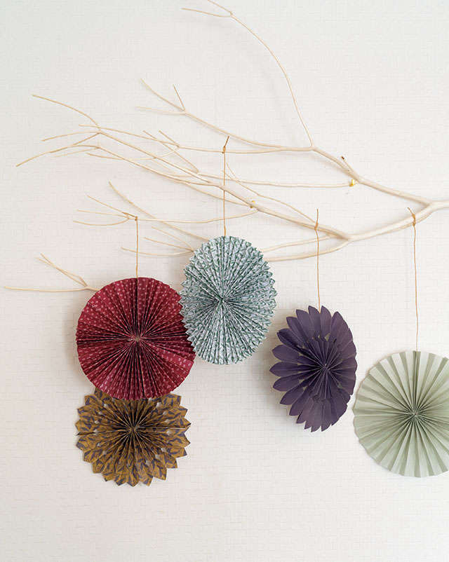 図解 クリスマスの折り紙6選！子どもにも簡単な折り方から本格的な飾りまで詳しく解説ままのて