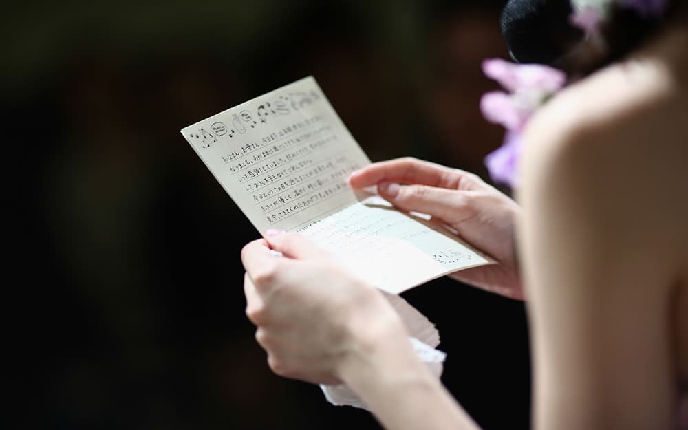花嫁の手紙の「結び」の基本とそのまま使える例文をご紹介！結婚式、両親に贈る手紙を歌にレターソングLetter Song 公式