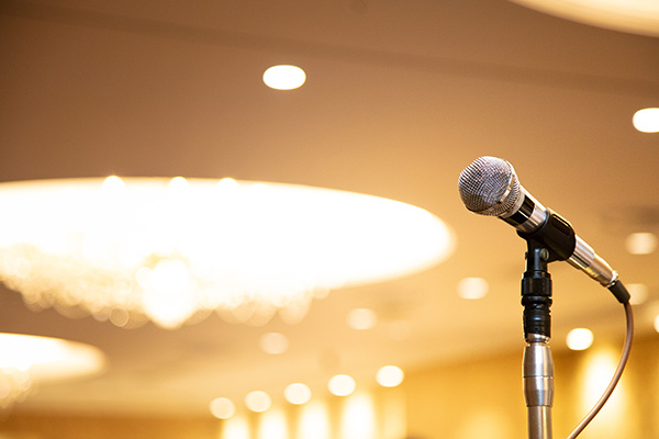 宴会の乾杯挨拶は誰に頼む？調整さん