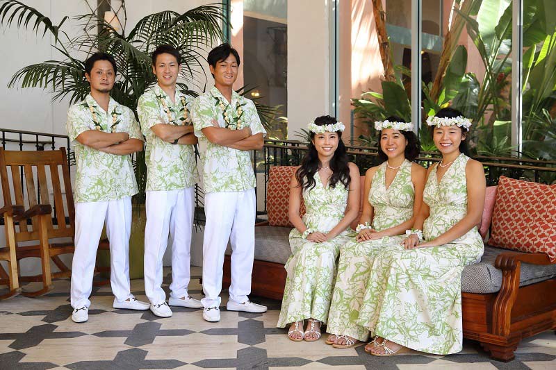 リゾートウェディングは家族でおそろいを着て、大切な時間を刻もうかりゆしウェア 沖縄版アロハシャツ 専門店：MAJUNかりゆしウェア 沖縄版アロハ シャツ 専門店：MAJUN