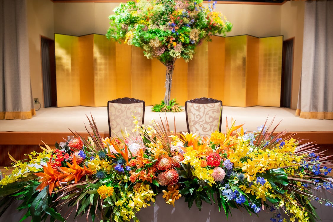 ベージュやくすみピンク系で大人の少人数wedding♡結婚式結婚式コーデウェディング装花ウェディングフラワー高砂装花高砂装飾高砂ナチュラルウェディングナチュラルフラワー 披露宴披露宴会場コーディネート披露宴会場結婚式装飾結婚式装花