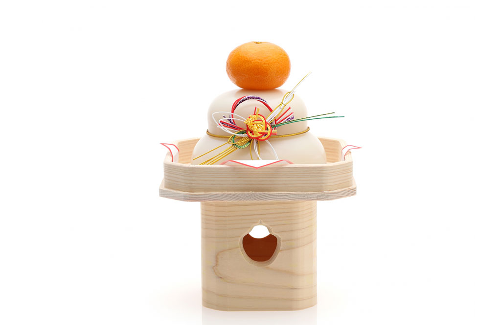 お正月のしめ飾りと鏡餅。手作りの紙垂 しで や実と葉を加えて華やかに！毎日が発見ネット