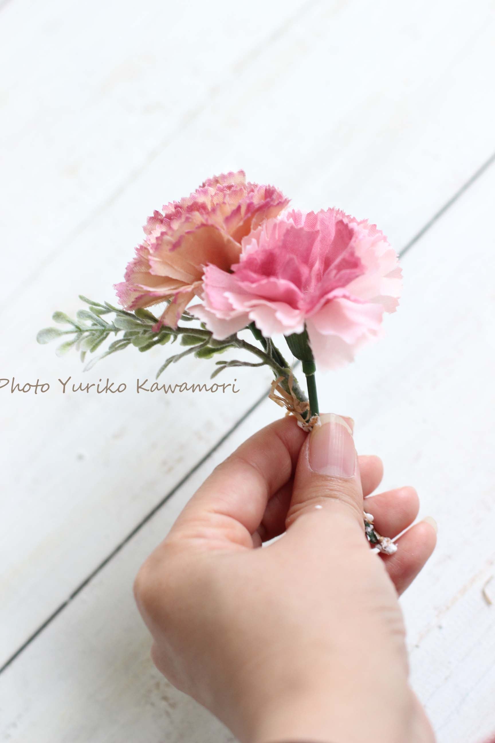 ダイソーのカーネーションで、母の日ラッピング♪プチプラ花コーデ