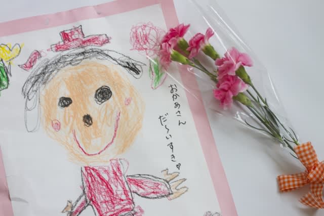 手描き風のうさぎとハートの母の日のイラスト、Happy mother's day無料イラスト素材素材ラボ