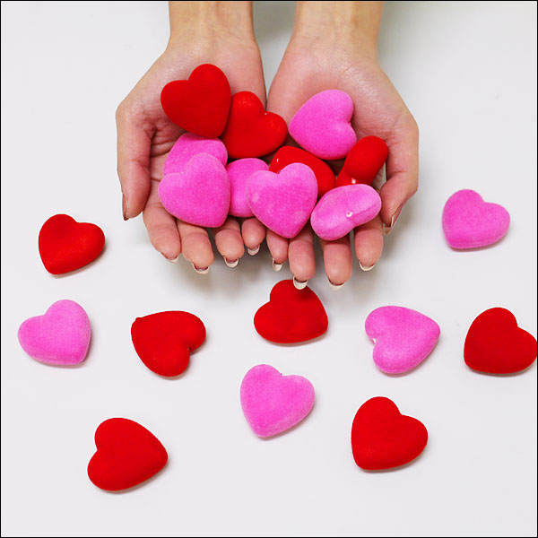 お店のディスプレイをバレンタインにしました💕 是非お店の前を通って見て下さーい .ハートバルーン バレンタイン バレンタイン装飾バルーンショップウインドシップ 福島県 ふくしま 郡山市 内環状線沿い