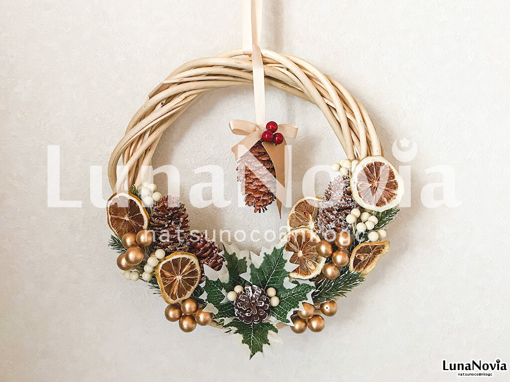 ダイソー材料だけでクリスマスリース作りましたー🌲
