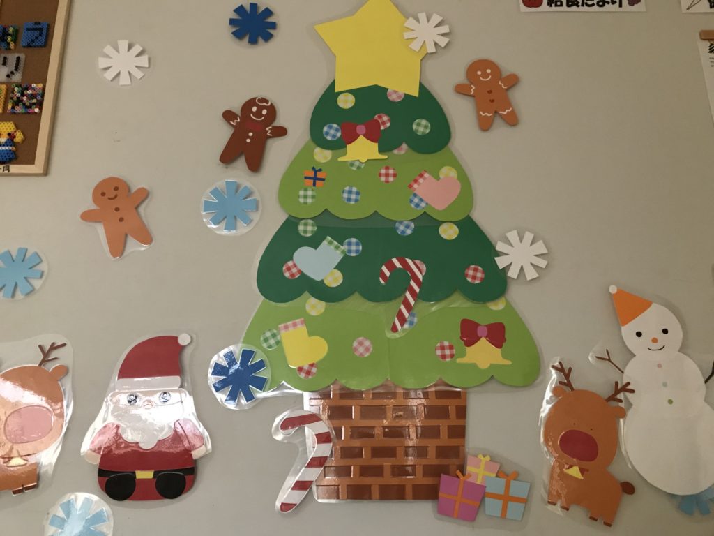 Amazonクリスマスツリー 製作キット 壁面飾り 保育教材 画用紙クリスマス雑貨おもちゃ
