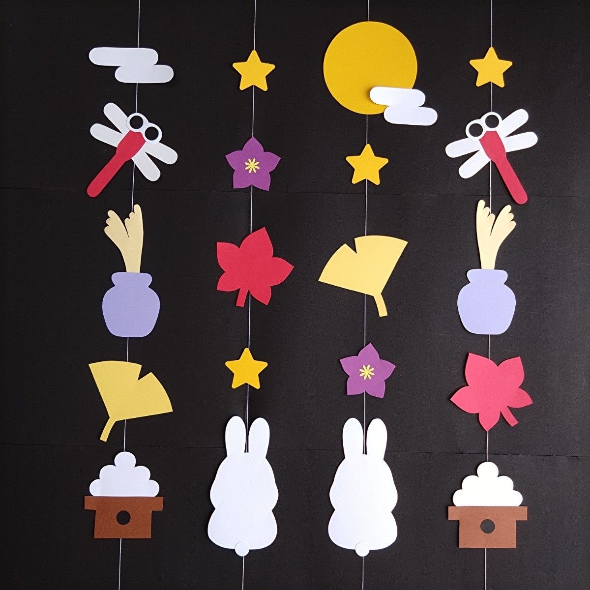 みんなでお月見』 壁面飾り 新刊「12か月の壁面&部屋かざり ナツメ社」に掲載して頂きました。 可愛い飾りがいっぱい💕 お団子の作り方は3案。 壁面 飾りの一部を使ってミニ壁面を作ったり、使い回しアレンジなど、便利なアイデア満載‼️ プロフィールのリンク>楽天ROOM