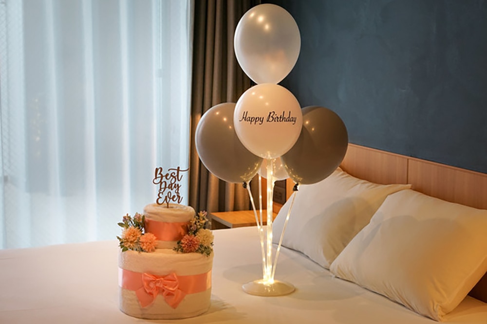 バルーン業者に頼むとお誕生日のバルーン装飾料金ってどのくらい？ホテルサプライズ バルーン装飾はアニプラバルーンへ