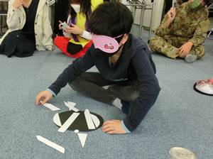 Amazon.co.jp: ハロウィンパーティーゲーム ポテトサックレースバッグ ハロウィン卵とスプーンレースゲームセット 脚付きリレーレースバンド伸縮性タイロープ 子供用 ハロウィン アウトドア楽しいゲーム 10個パック : おもちゃ