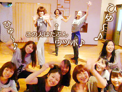 宴会芸・出し物のアイデア12選！ 1人用・複数人用の盛り上がるネタを紹介「マイナビウーマン」