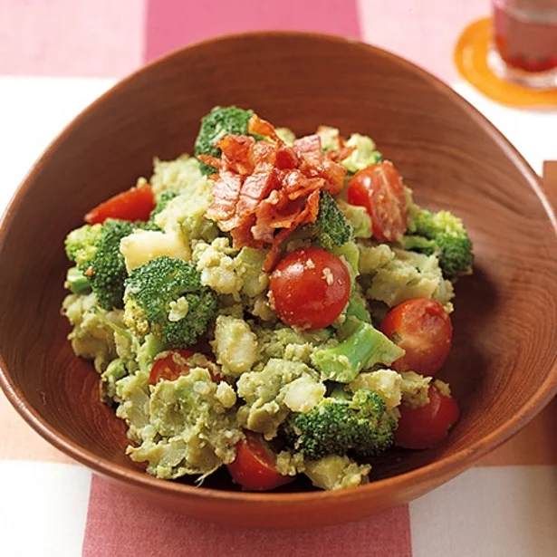 クリスマスリースサラダ 赤と緑で華やかに♪