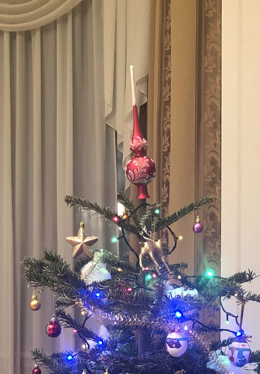 木の枝と木の実でクリスマスツリーを作ろう 簡単工作UZUZU