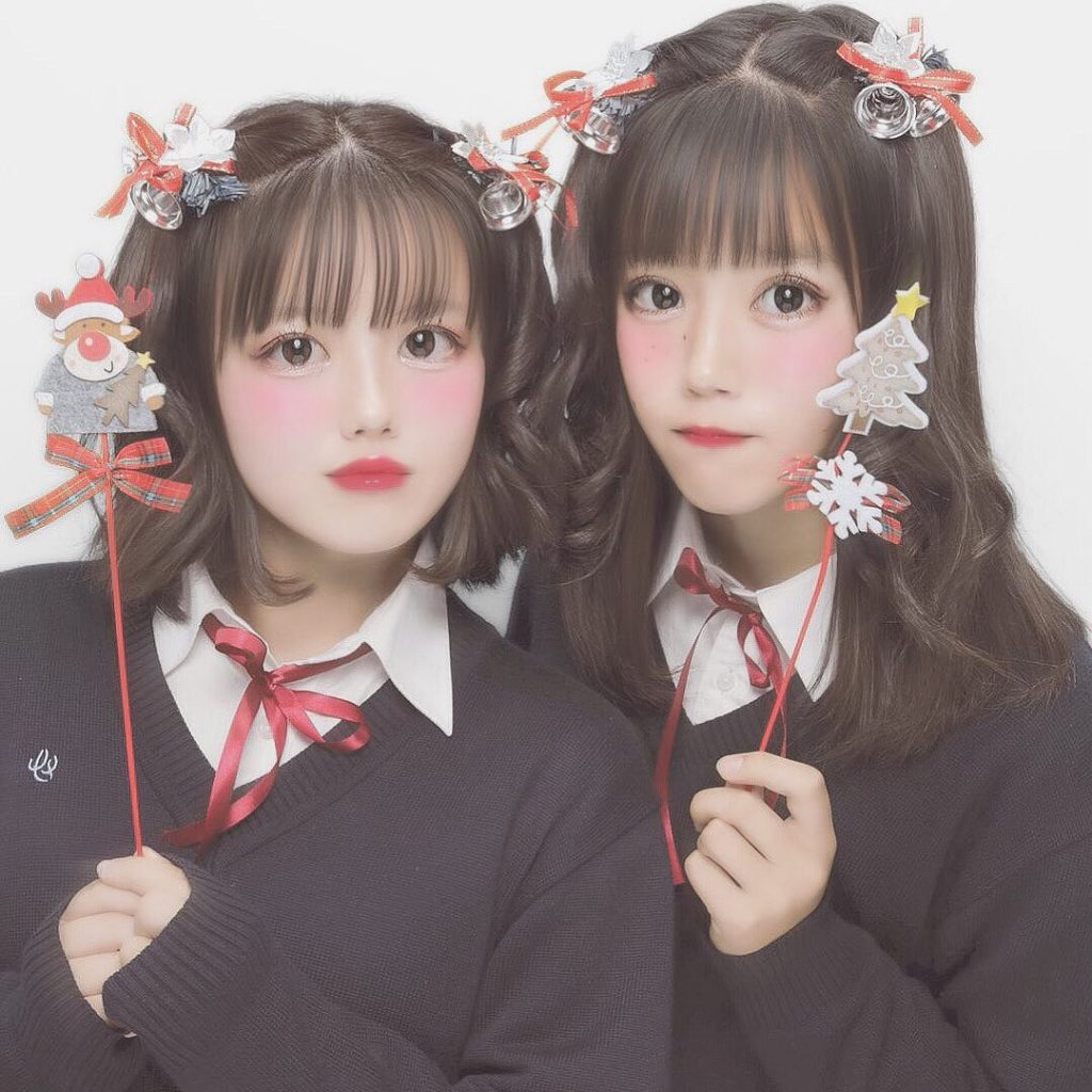 クリスマスプリネタプリ もうすぐクリスマス！🎄🌟 クリスマスならではのリースを使ってみたり、ヘアアレンジでクリスマスのオーナメントをつけてみたり、クリスマスネタで可愛いプリを撮っちゃおう🎄🌟 せっかくのクリスマスシーズン！ 是非みんなもクリスマスプリで