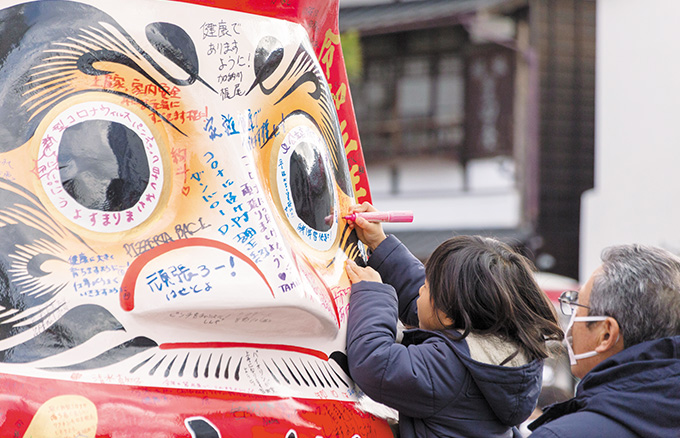 高崎だるま市2022新春の群馬観光元旦・2日は全国で最も早い＂だるま市＂で一年の恵に与ろう群情色。 ぐんじょういろ