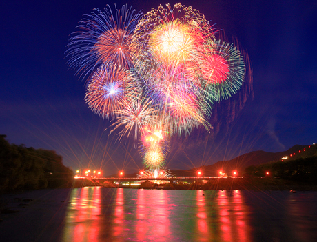 第118回長野えびす講煙火大会からのご案内です！ 今年もYouTubeでのLive配信を行います。 長野えびす講煙火大会公式ホームページからYouTube→長野えびす講YouTubeチャンネル→ライブを確認ください。 11 23 17時よりLive配信いたします。 17時30分からYostar Presents