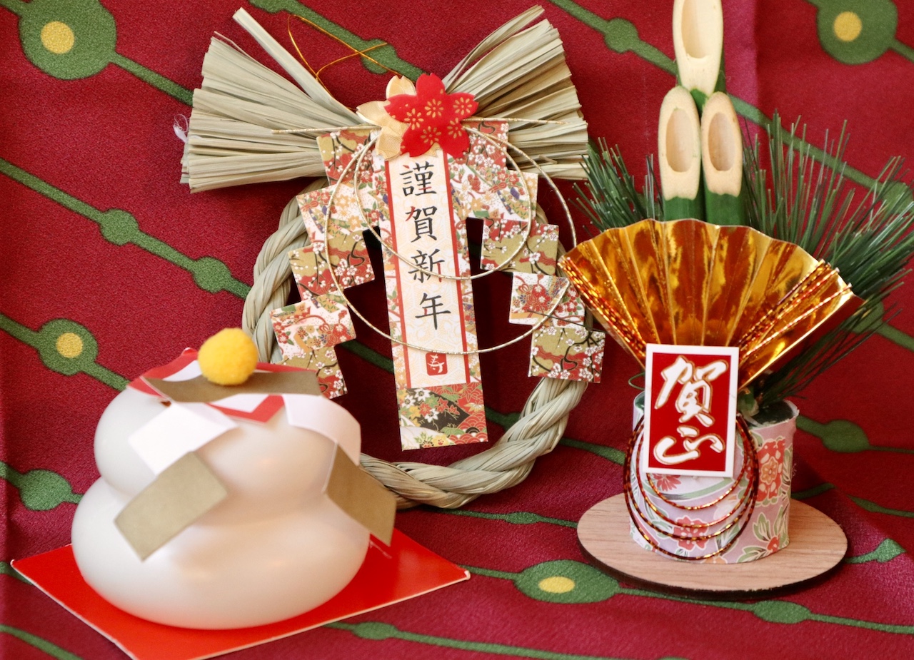 セリアお正月飾り2024食器や手作りグッズ・置物は？いつからかも！SMILE BREEZE