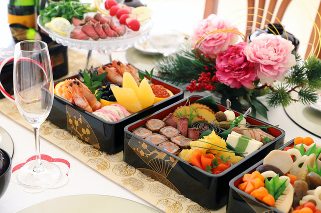 お正月・迎春のお皿と器のテーブルコーディネート特集 新年のおしゃれでかわいいテーブルアイデア