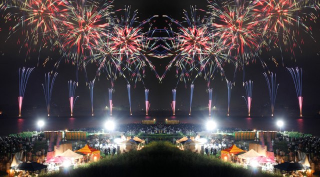 2023 神宮外苑花火大会」10,000発の花火×コンサートの都市型花火大会、東京・明治神宮外苑で - ファッションプレス