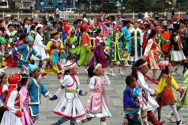 モンゴル最大のお祭りナーダム - ブルーホーストラベル モンゴル観光旅行