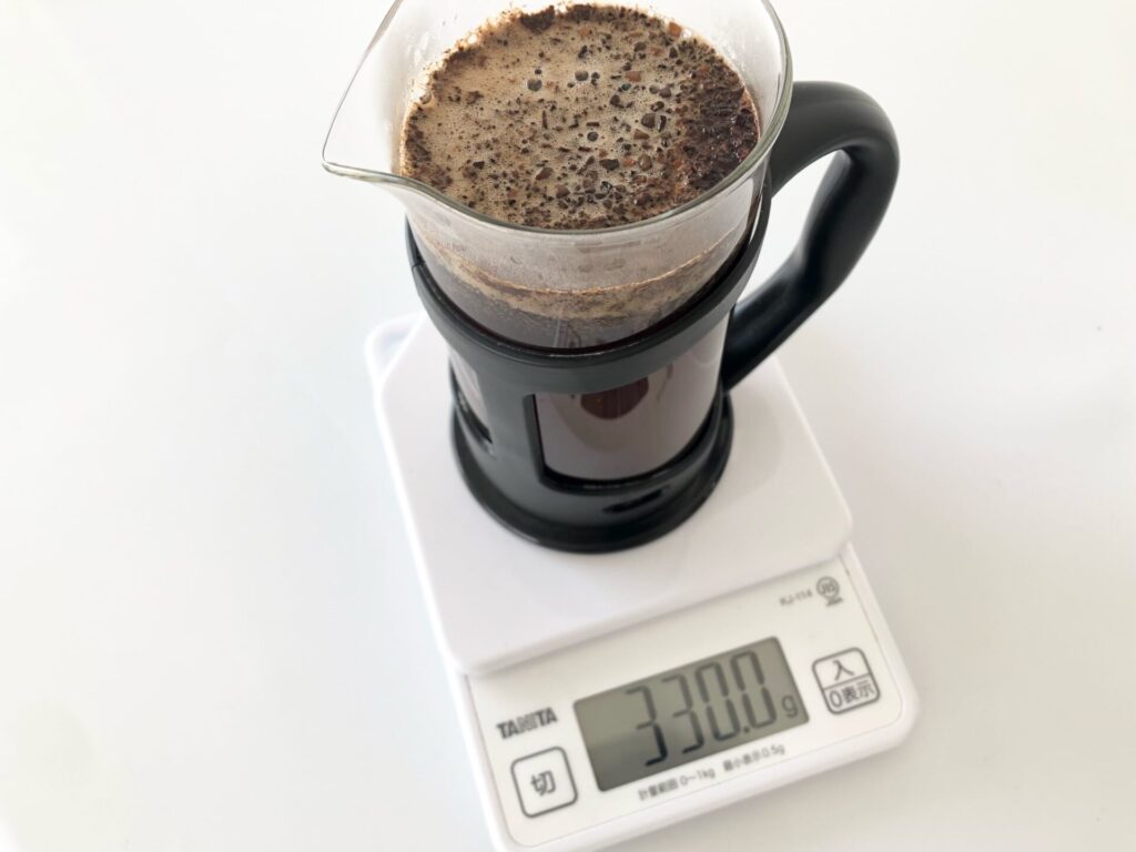 ダイソーの220円ガラス計量カップがまさかのコーヒーサーバーにピッタリすぎた！オニマガ - 名古屋散歩とシンプルライフのブログ - コーヒー 器具・使い方