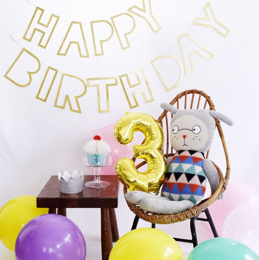 最新の誕生日パーティー飾り付けトレンドは「カラフル」！おしゃれな実例７選ARCH DAYS