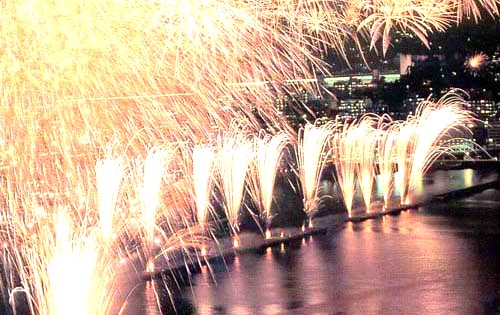 新感動の滝」ナイアガラ花火を動画付きでレビュー感想と設置や点火のコツ - 斉藤商店 茨城県結城市