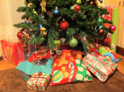 クリスマスパーティー - プレゼント交換の写真素材34519389- PIXTA