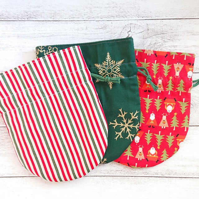 クリスマス生地！『Christmas オーナメント柄 きらきらラメ C－グリーン』～50cm単位でカット～ 生地 Blanc de Roi 通販16912064Creema クリーマ