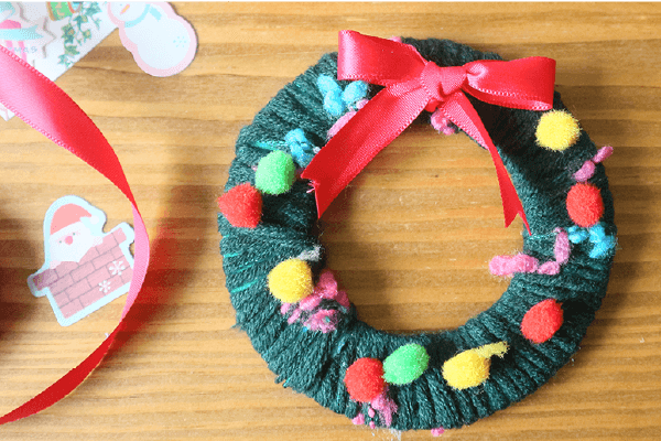 材料3つで簡単&かわいい！画用紙で作る「クリスマスリース」季節の工作アイデア集- こうさくポケット