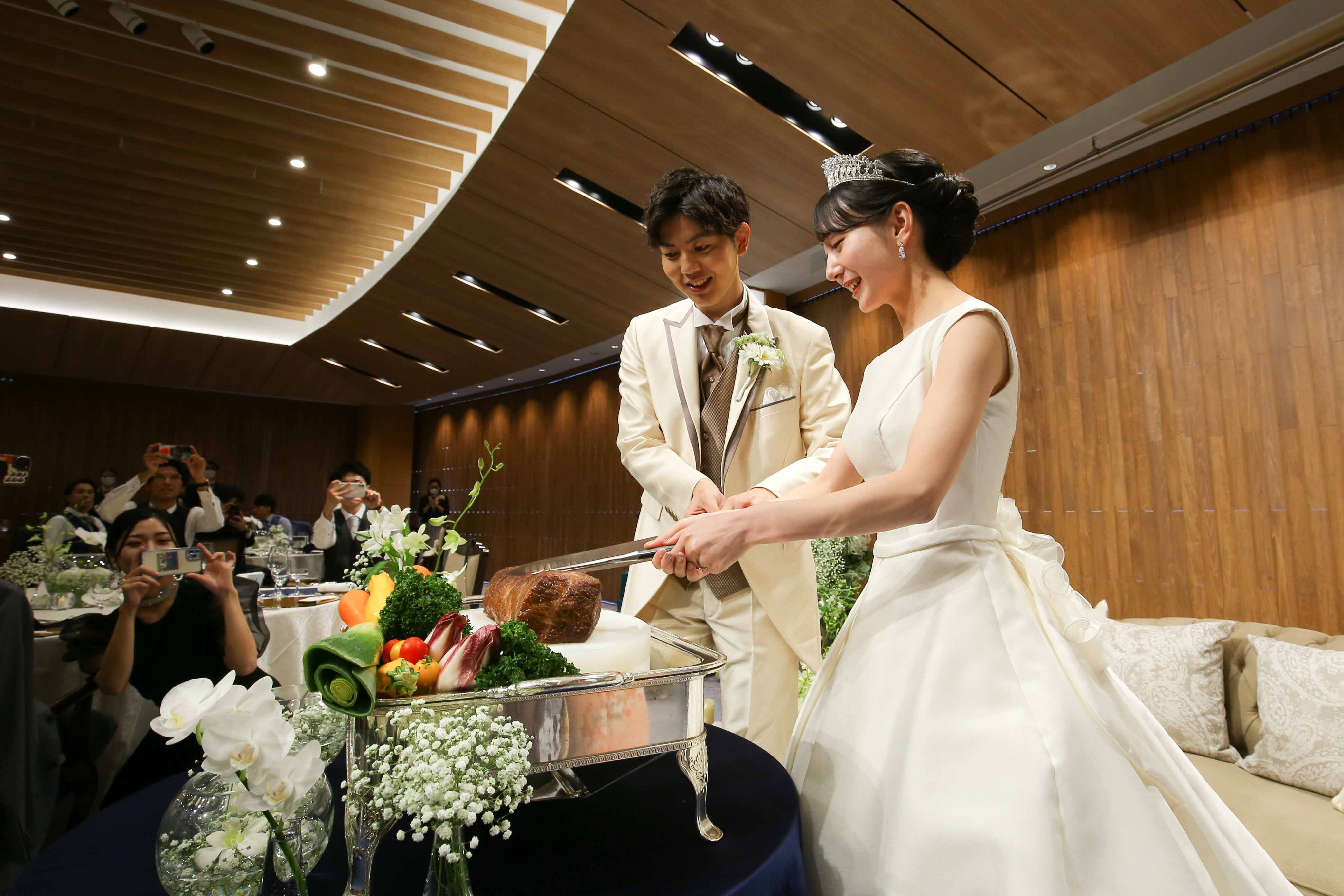 高砂・メインテーブルをおしゃれに彩る装花アイデア集！華やか系～ナチュラル系まで 実例紹介結婚ラジオ結婚スタイルマガジン