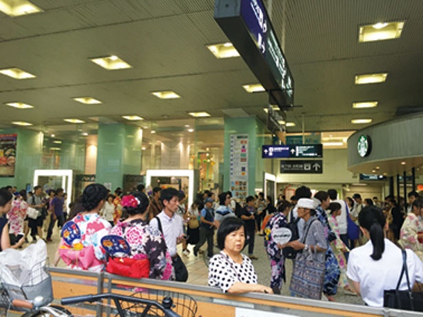 大阪一熱い天神祭、船渡卸や花火の見どころやおすすめの場所・最寄り駅をご紹介Osaka Metro NiNE