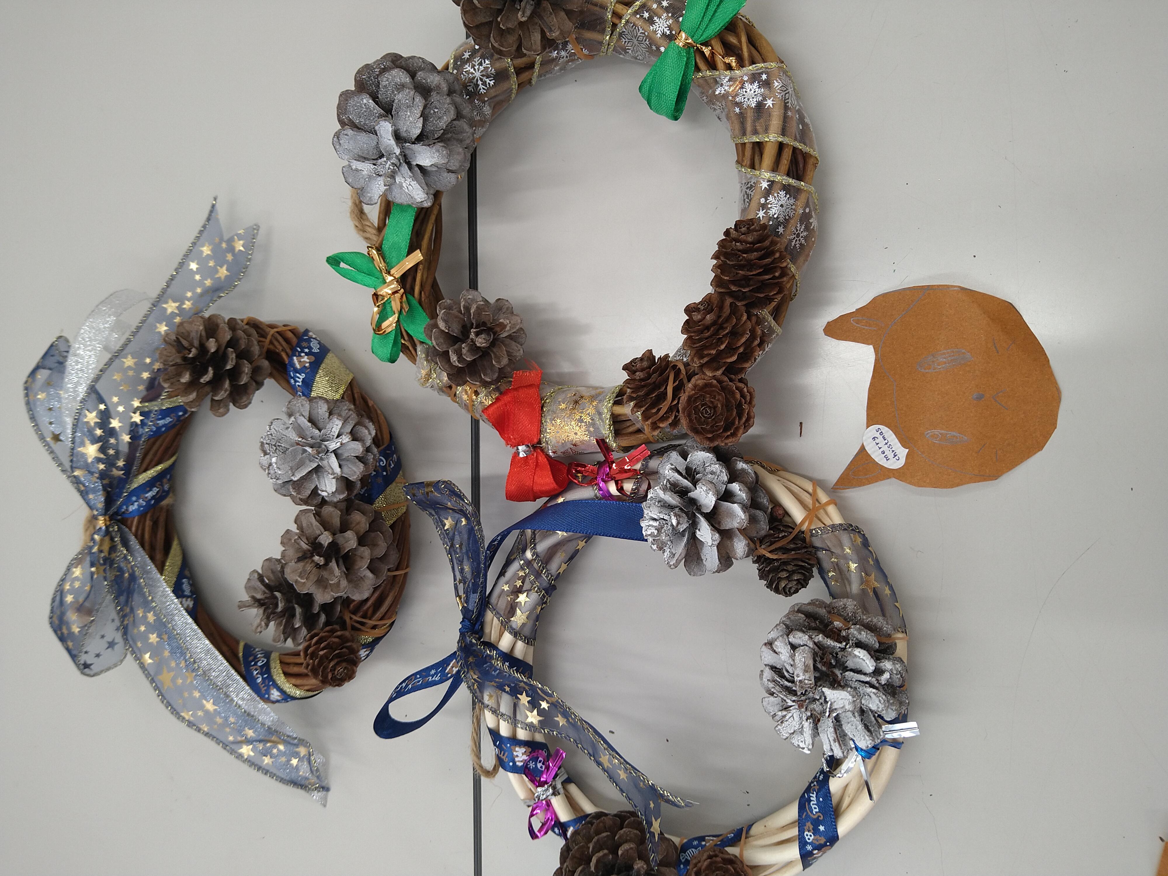 クリスマス 飾り クリスマスツリー クリスマスリース 60cm 玄関 外に飾れるリース 手作り オーナメント 松ぼっくり リボン 屋外 クリスマスリース玄関 外に飾れるリース オーナメント 屋外 アートフラワー クリスマス リース インスタ映え クリスマスツリー おしゃれ