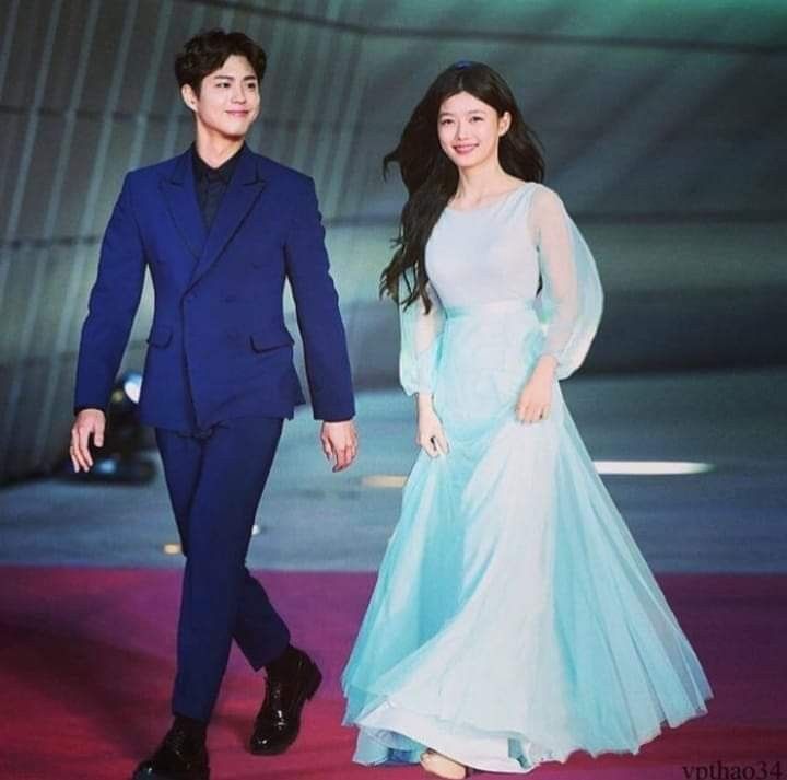 パク・ボゴムとキム・ユジョン、2025年にパリで極秘結婚。 - YouTube