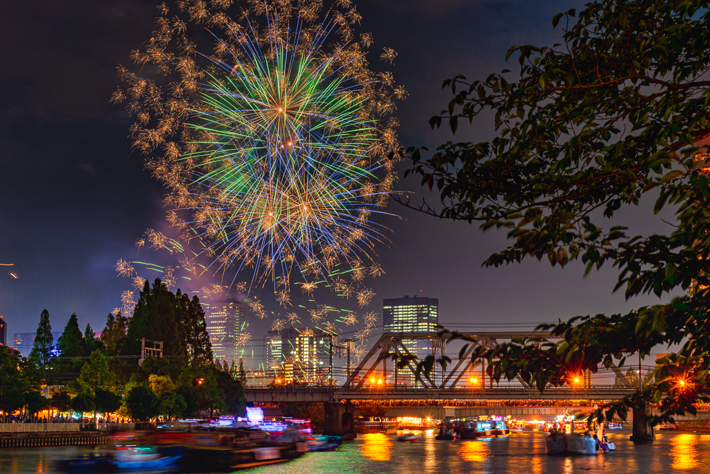 大阪「天神祭奉納花火 天神祭 」2025年の日程は？ 開催場所や有料チケット、ツアー情報まとめ高速バス・夜行バス・バスツアーの旅行・観光メディアバスとりっぷ