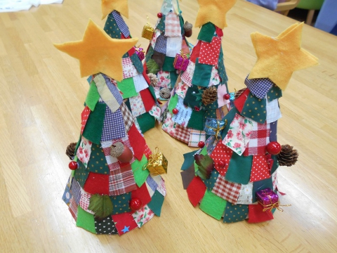 クリスマスリースの製作3選！高齢者レクにもおすすめ 12月 明日の介護をもっと楽しく 介護のみらいラボ 公式