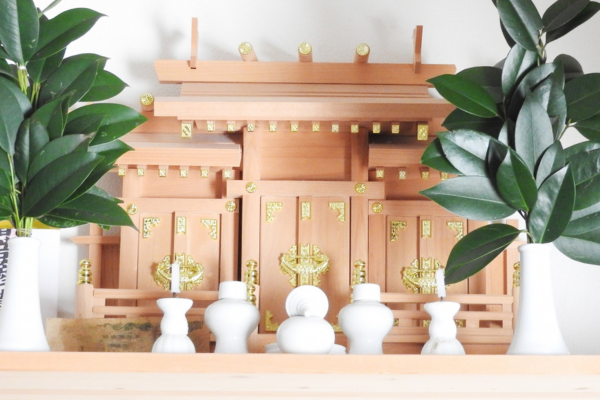 神徒壇・祖霊舎の飾り方、祀り方三佛堂櫻井商店神棚、御宮、祭壇宮の祭り方