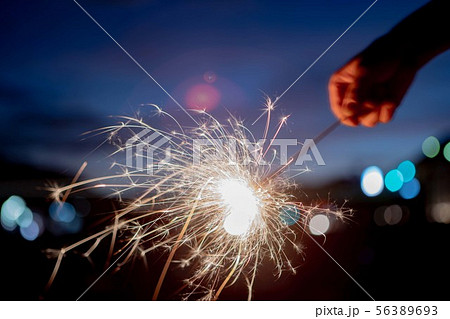 ゆんフリー写真素材集 : No. 10022 手持ち花火の輝き日本東京