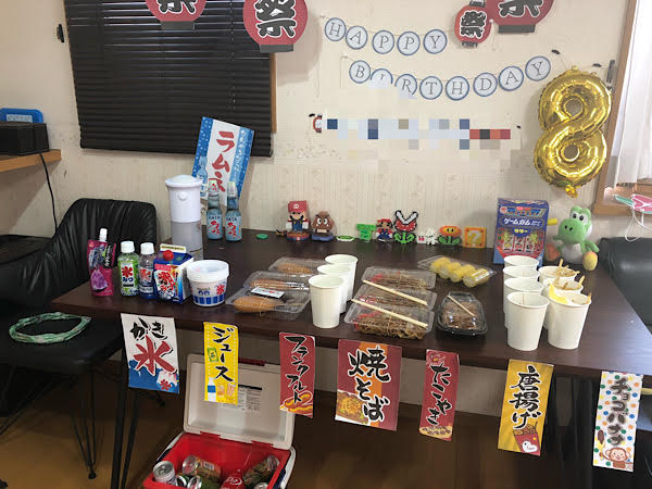 お祭りの定番 ペーパーヨーヨー はおうちで作れる！？びよーんと伸びる懐かしのおもちゃに3歳児がドハマり