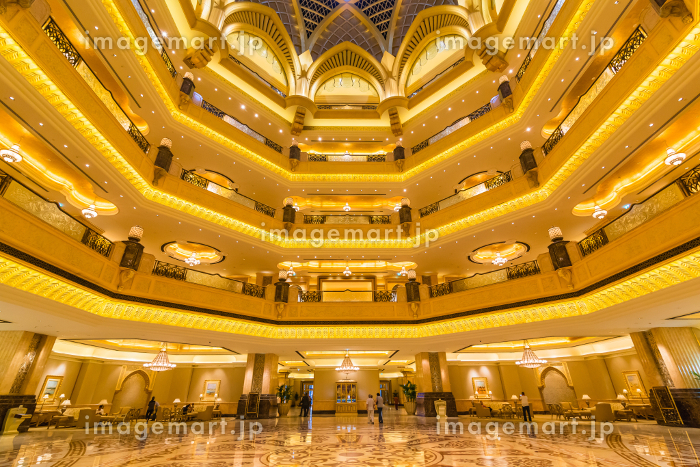 エミレーツ・パレス」で金箔カプチーノを飲む、贅沢な午後のひと時サオタビ