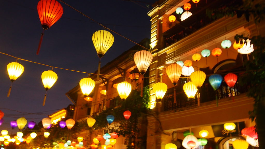 ベトナム 世界文化遺産の街ホイアンでランタンの綺麗さに魅了されました - 勝手に観光大使w