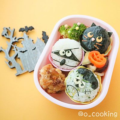 kodomo_bento.recipe ←他の投稿はこちらから カラフルな可愛すぎるハロウィン弁当🎃💫 テレサが楽しそうな様子が素敵🥰⁂「どんなお弁当作ろうかな」が30秒で解決！ ⁂ キャラ弁デコ弁のレパートリーを増やせる！ ⁂ 簡単時短の朝昼夜ごはんが叶う！ ぜひ@kodomo_bento