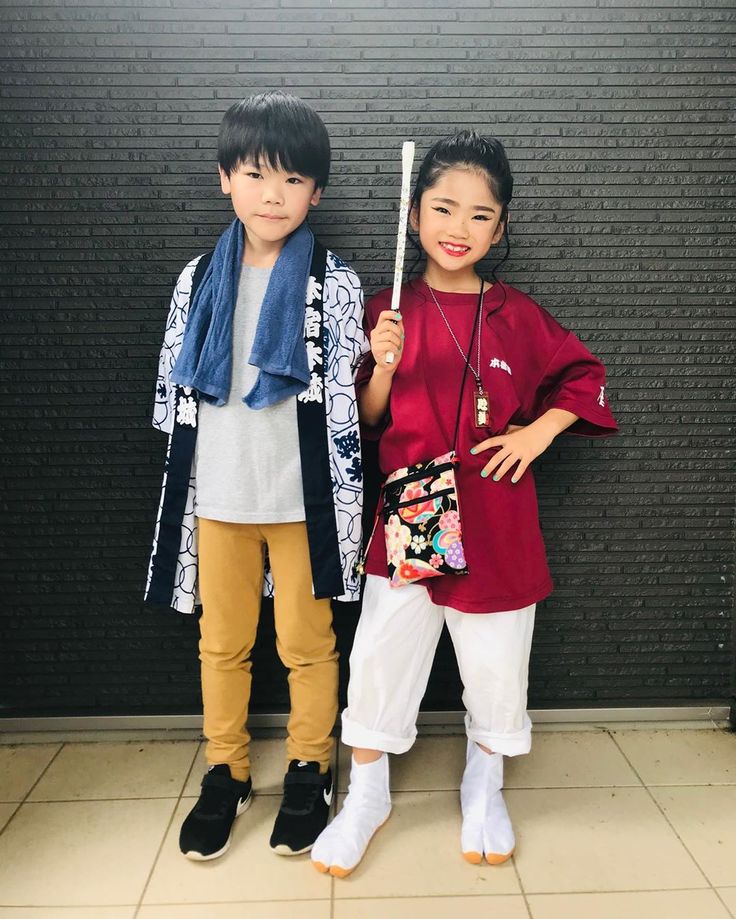 2024.5.3〜5浜松祭り のお囃子メイク 担当しました💄小学校3年生から6年生までのお子様😍※写真は許可を得ています⭕️メイクアップ するとすっかり女 になっちゃって💕ヘアメイク 待ちの時はゲームしちゃって🎮子供らしいのに御殿屋台 に乗ると