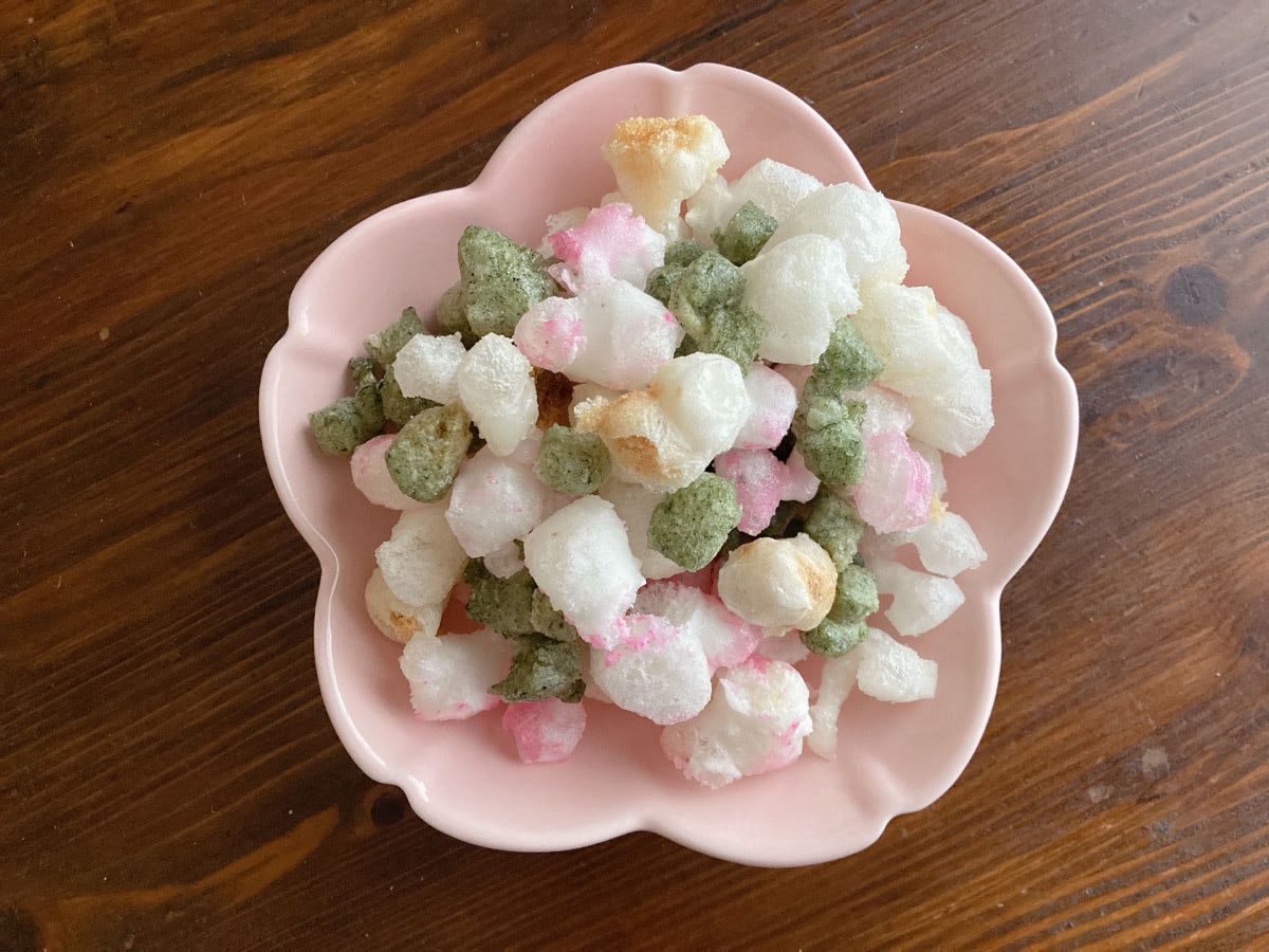 雛あられと金平糖と菱餅 10131070536 の写真・イラスト素材アマナイメージズ