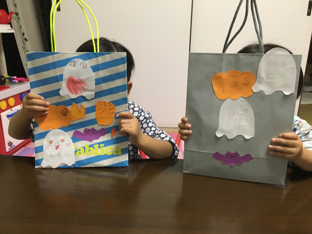 ハロウィンのステンシルお菓子バッグ 製作 保育士・幼稚園教諭のための情報メディア ほいくis ほいくいず