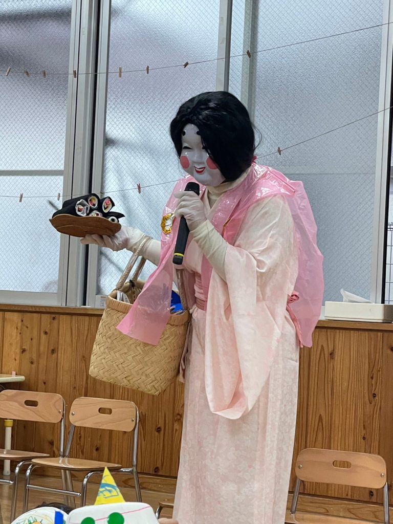 👹は退治したので 福の神だけ^_^ お気に入りの 有馬温泉♨️土産おかめ箱と ふくはりこ眺めて福笑い 良き節分でした❣️節分 福の神 おかめ神戸 有馬温泉 土産 川上商店 ふくはりこwharf29