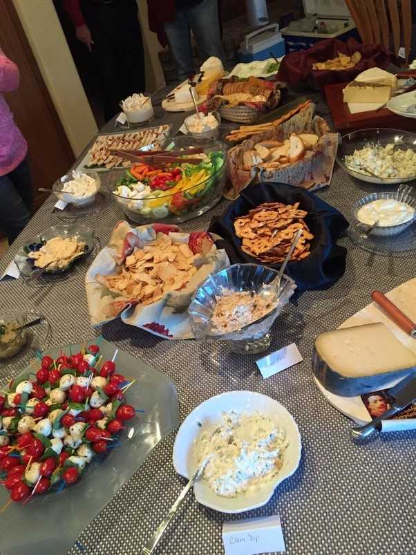 Honeycomb-KOREA- ハニカム・ クリパで何食べる？🎅🔔 今回は韓国女子がクリスマスパーティーで作る簡単レシピをご紹介します♪見た目も可愛くて、パーティーで映えること間違いなし！✨ お友達や恋人、家族と一緒に準備して素敵な1日にしませんか？☺ ぜひレシピ