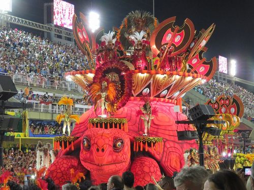 特集ワイド：リオのカーニバルに27回連続 51歳の日本人ダンサー 迫力と美しさ、人生を注ぐ毎日新聞