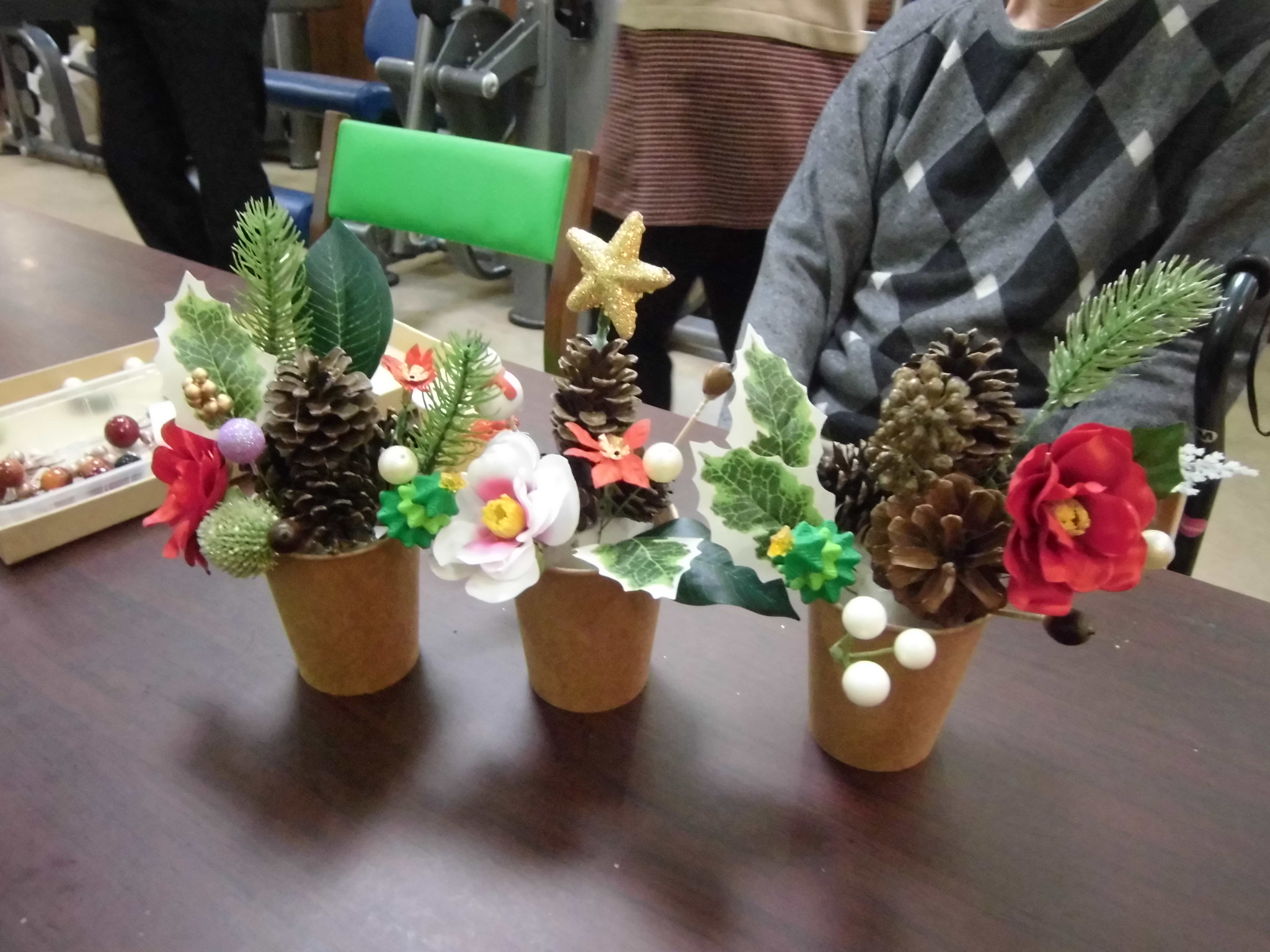 秀〆 水引 材料 プラぼっくり 松ぼっくり プラ 金 ナチュラル パーツ 素材 ハンドメイド アレンジ 手作り 正月飾り しめ飾り しめ縄 爆買